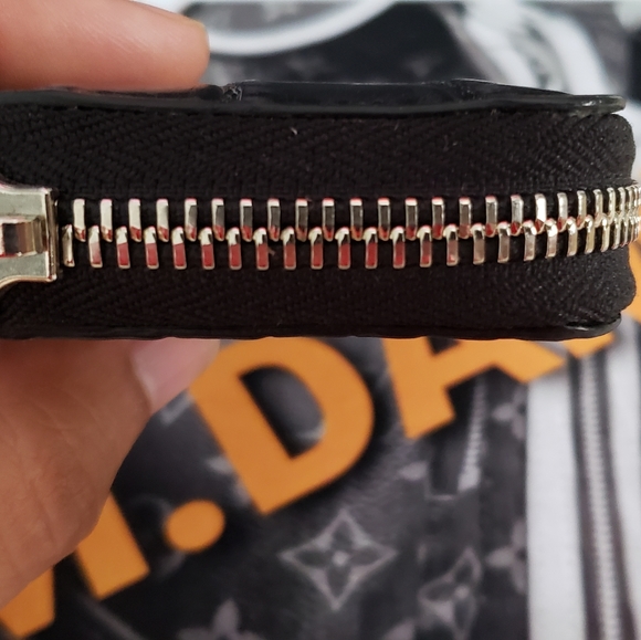 Gucci Genuine Crocodile Zippy Card Case - Picture 6 of 13